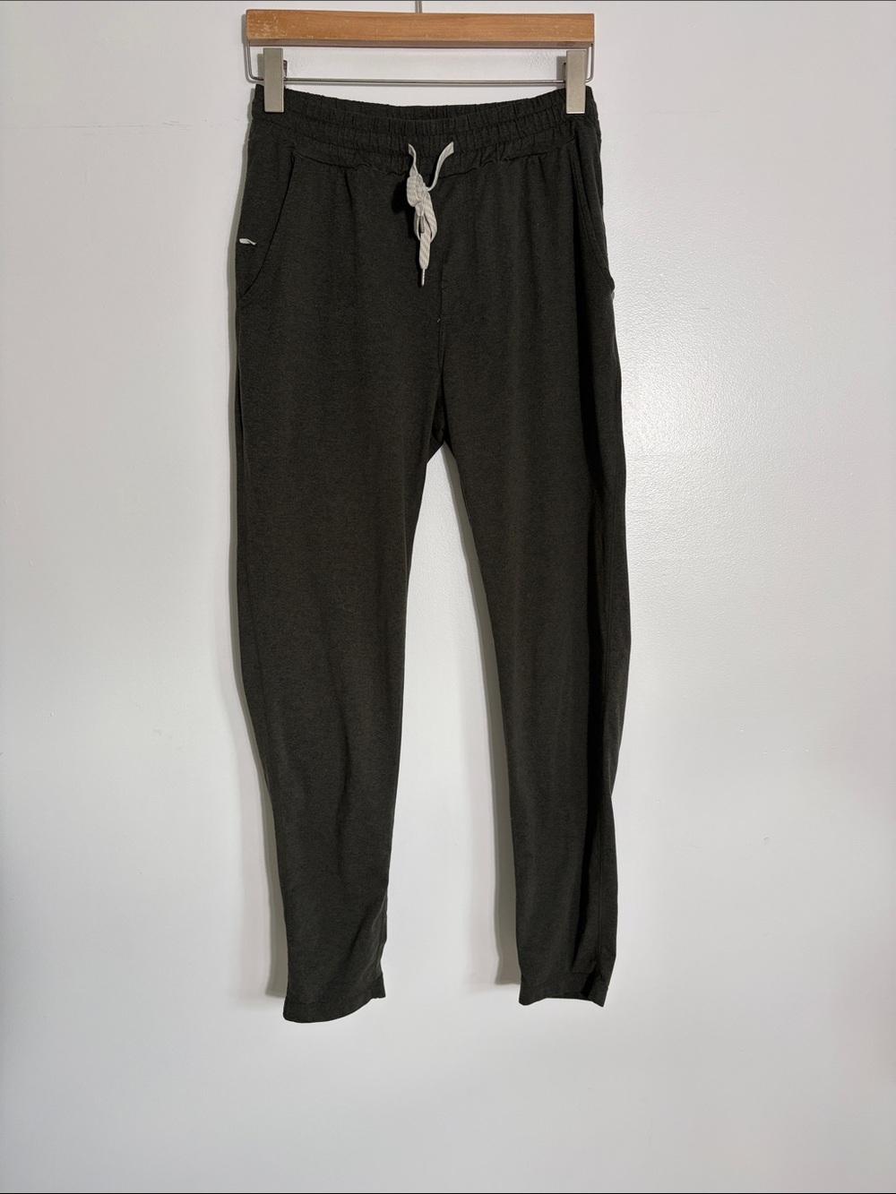 Vuori Men's Drawstring Lounge Pants — Dark Olive Medium